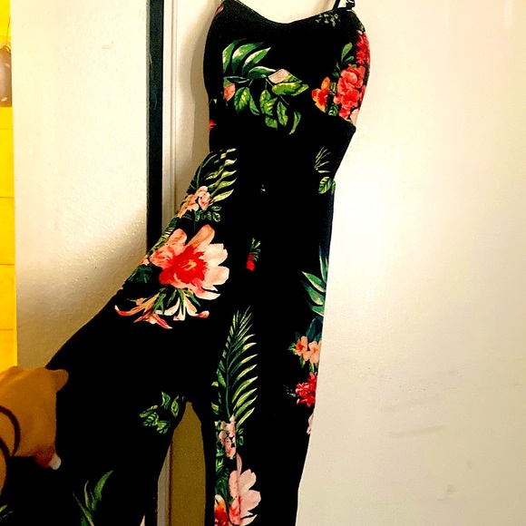 2 cute Rompers - Picture 5 of 7